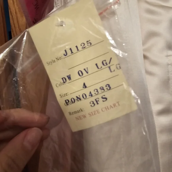 Wedding dress - Picture 12 of 16